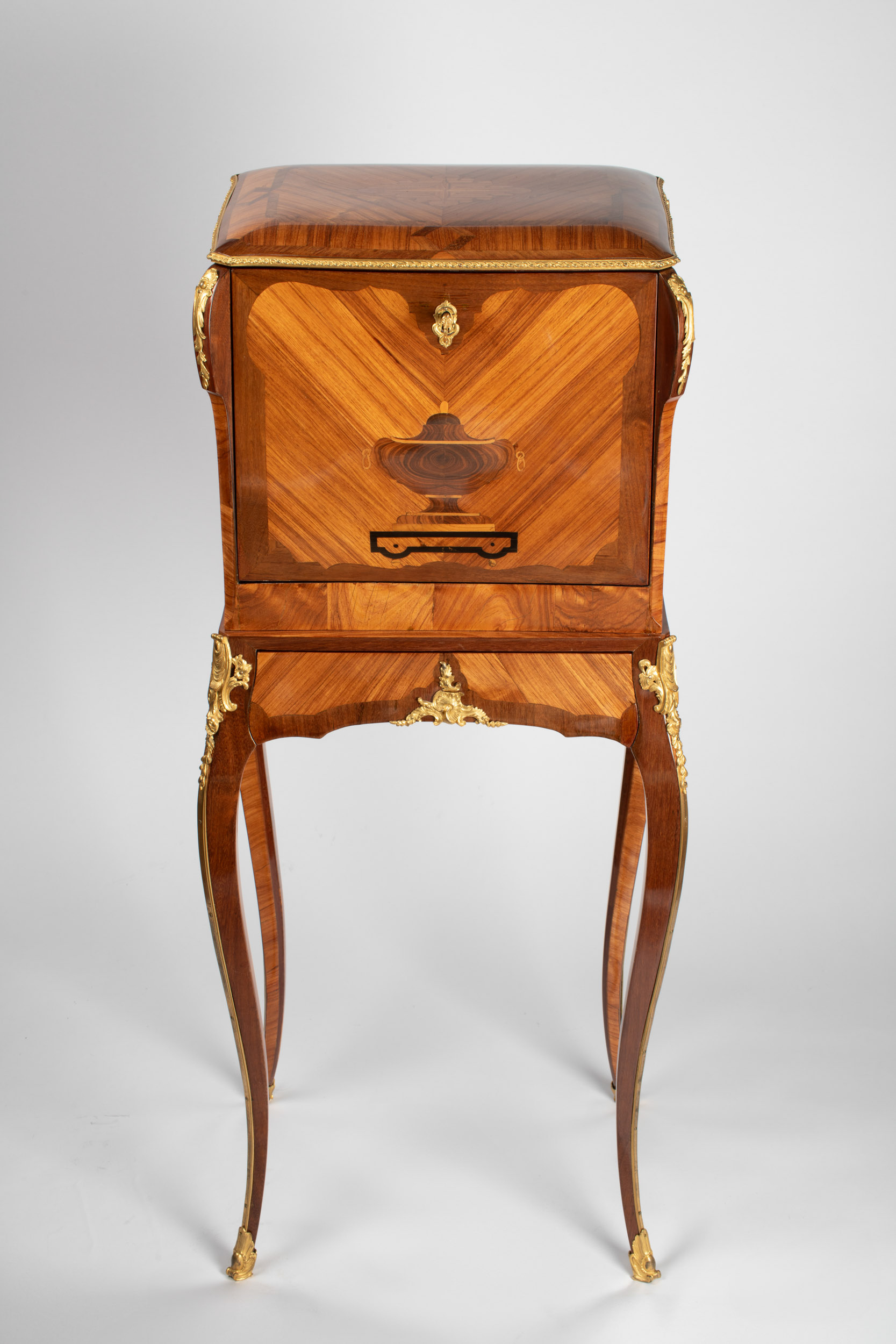 Rare secrétaire serre-bijoux, Paris, époque Louis XV vers 1760-1765, estampillé BVRB et JME